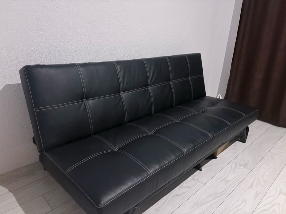 canapea si tabureti
