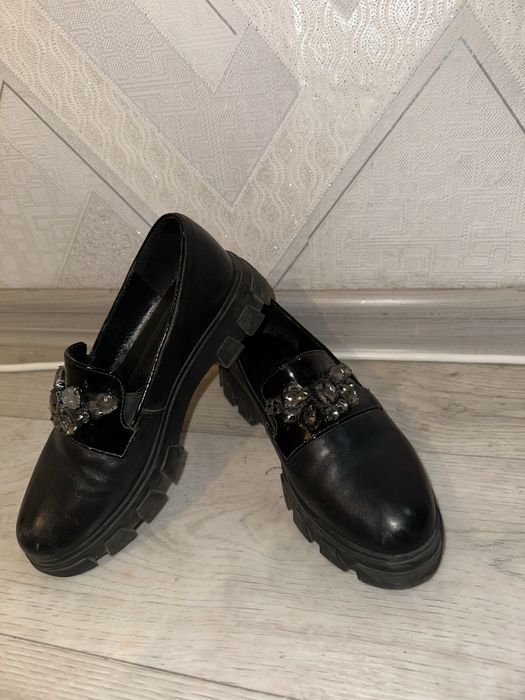 Женские кожаные туфли