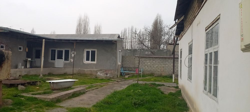 Уй сотилади. Куйлик ва Нурафшон шахарга 15 минутлик йул.р