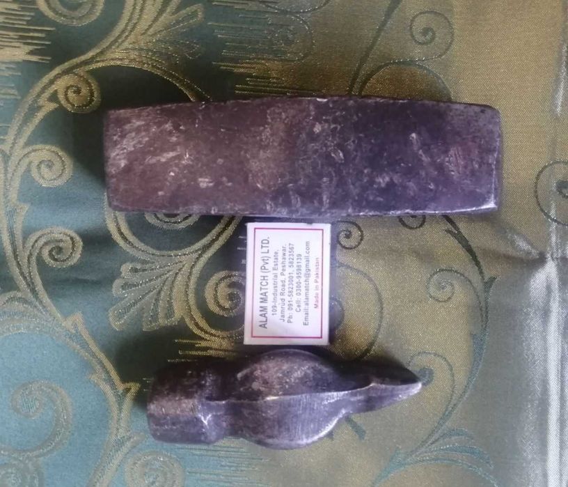 Продам кувалду и молоток и без ручек. Смотрите фото.