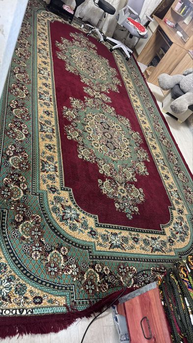 Gilam sotiladi  razmer 250 x 500