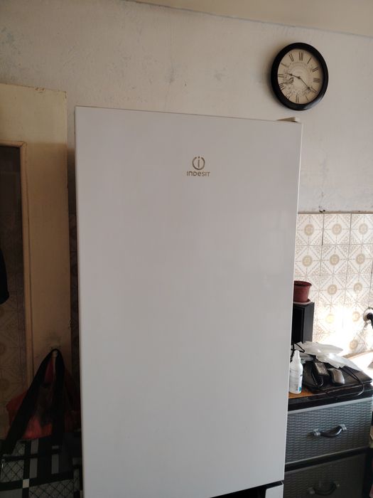 Холодильник бу indesit