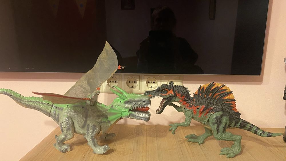 Диназавр на батарейках