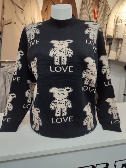 Стильные красивые свитера, приятный на ощупь, мягкие, удобные