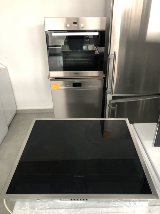 Фурна с индукционни котлони Bosch HEB578BS1