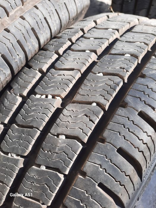 Бусови гуми с джанти 5×118, 215/70 R15C