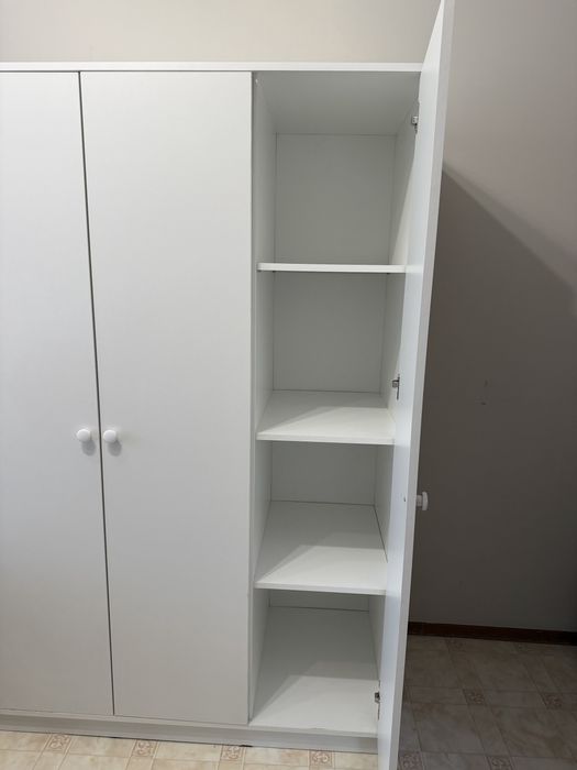 Продам  шкаф в детскую