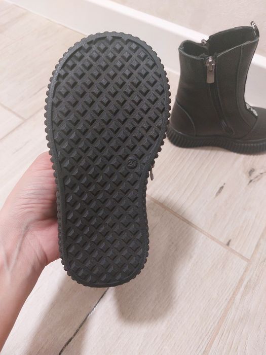 Продам обувь детскую