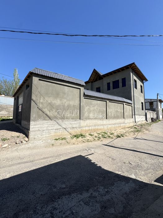 Участка дом продоется Чирчик 500 ка, 2 этаж, 6 ком, 198м2, 3 сотих