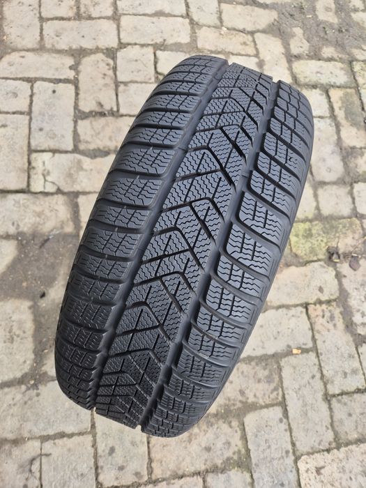 O bucată 225/50 R17 M+S iarnă - una Pirelli Bridgestone