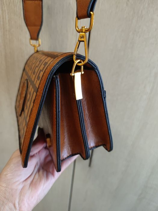 Geanta crosby calitativa