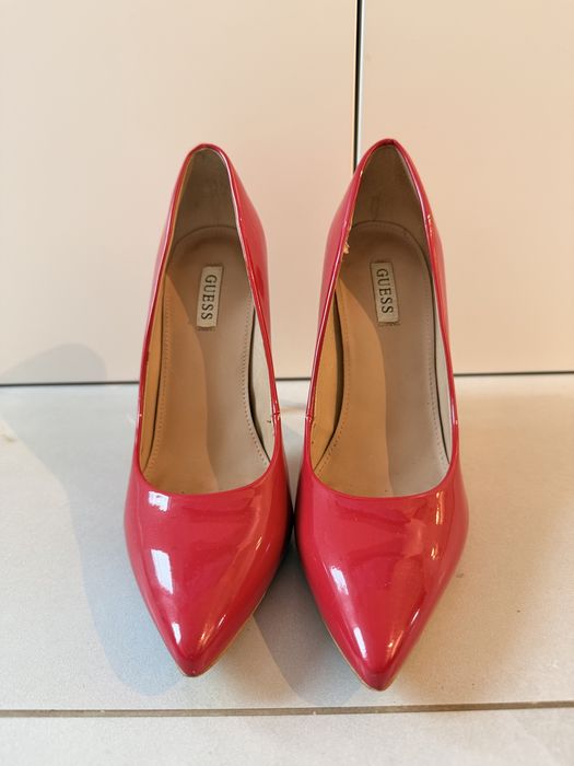 Дамски обувки на висок ток Guess