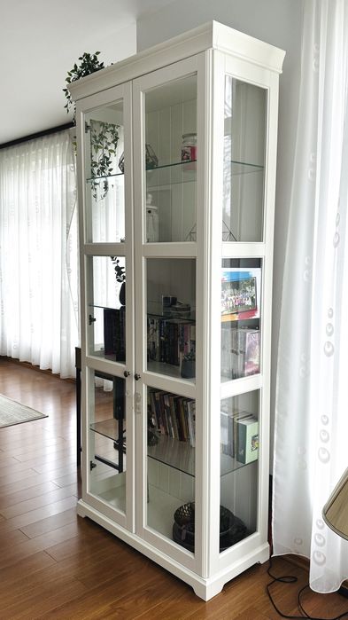 Vitrină ikea lemn masiv si sticla