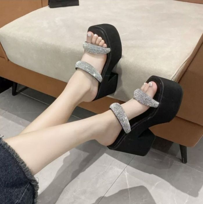 Сабо на платформе