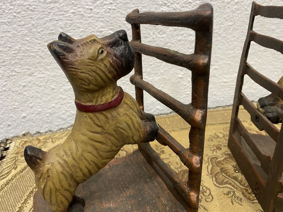 Френски чугунени стопери за книги