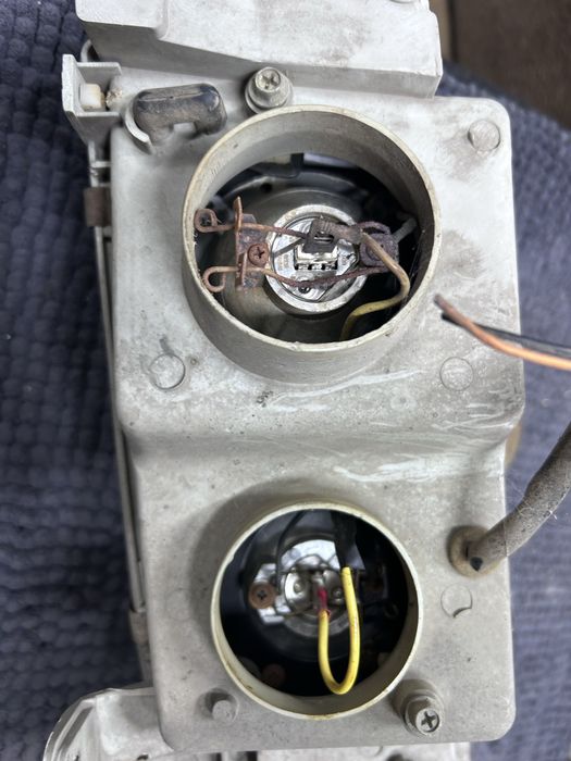 Таета карина е фары