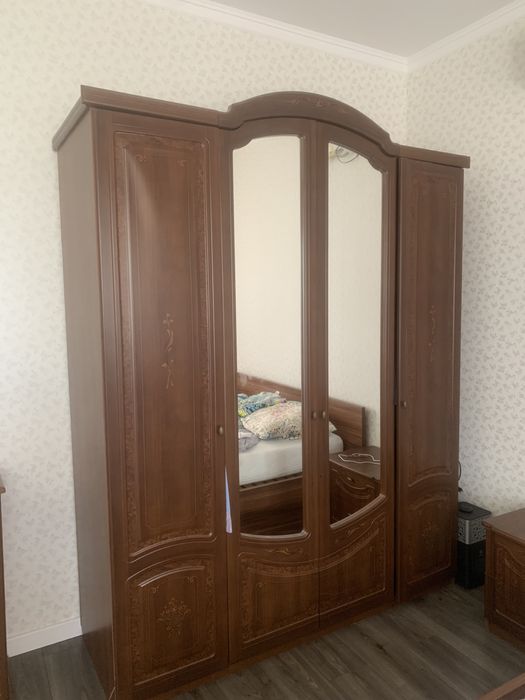 Продается спальный гарнитур