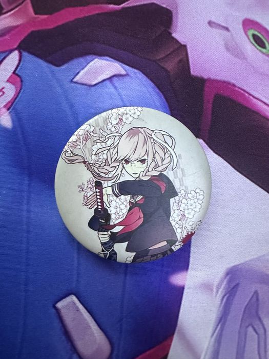 продаю аниме значки
