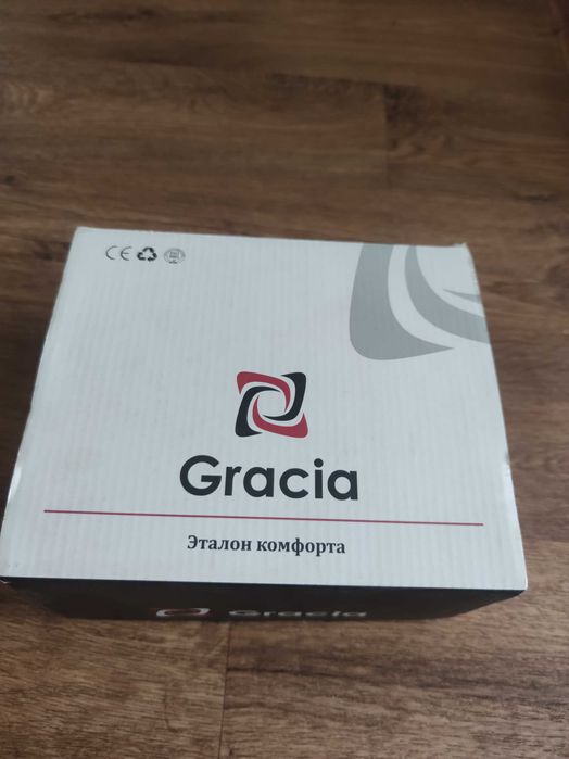 Смеситель с гигиеническим  душем Gracia новый.