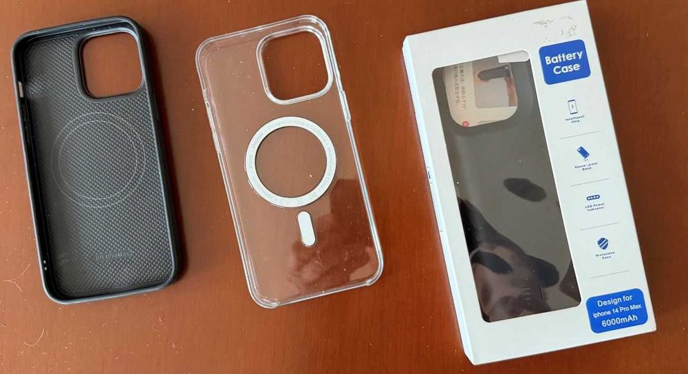 iPhone 14 Pro Max, 100% батерия и няколко калъфа с него