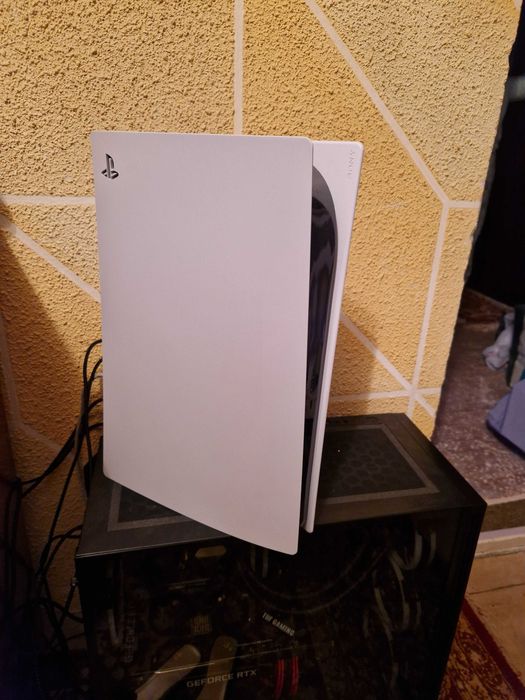 Ps5 utilizat cel mult o luna de zile este ca si nou.