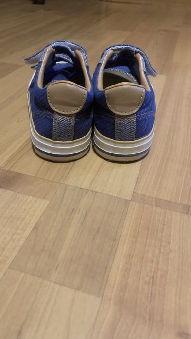 Детски спортни обувки