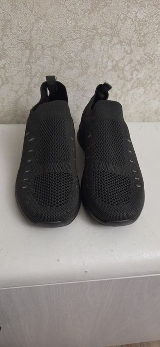 Продам слипоны- кроссовки сетчатые
