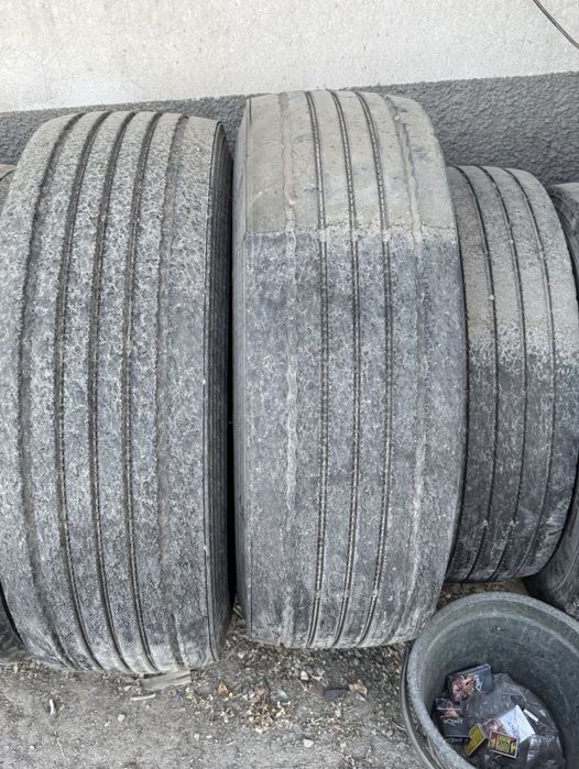 Резину грузовую продам.