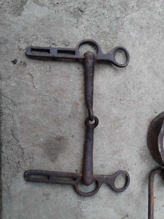 Букаи, мундщук и сантрач за кон