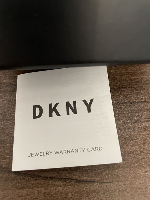 Ново колие с етикет DKNY