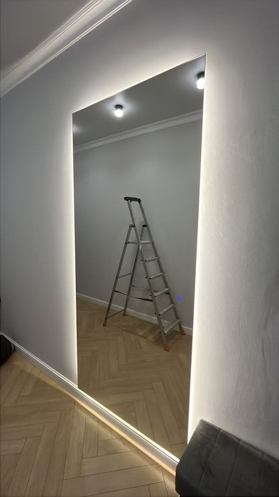 Душ кабина и зеркало