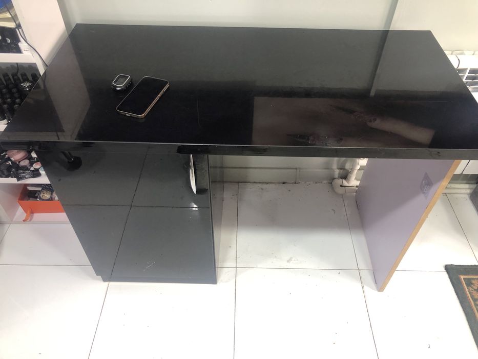 Маникюрные столы