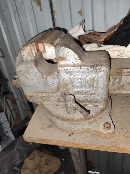 Продам тиски советские