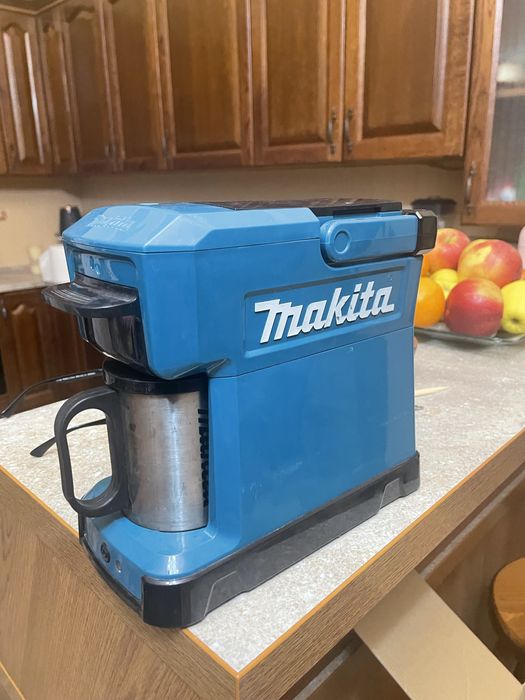 Vând cafetieră Makita