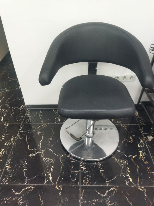 Продам инвентарь для парикмахерских