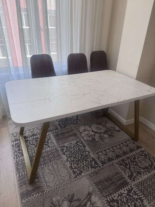 Продается новый Стол кухонный.Срочно.