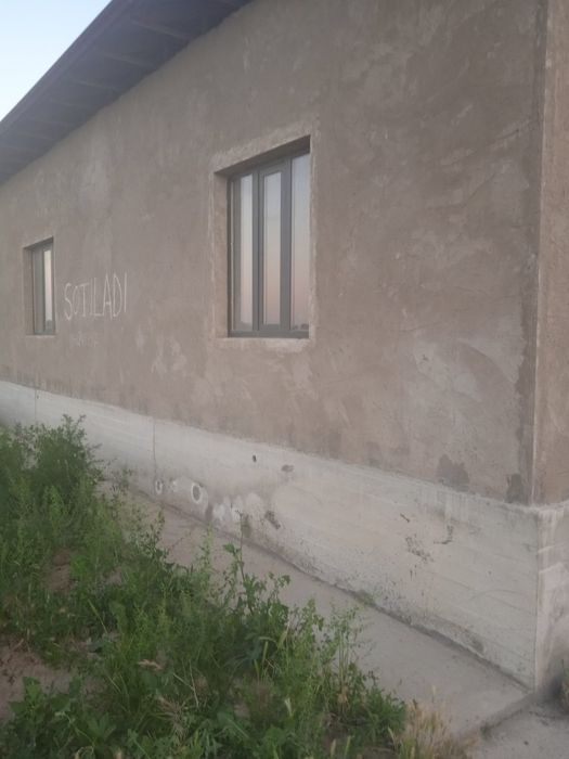 Uy sotiladi Jizzax zafaroboda