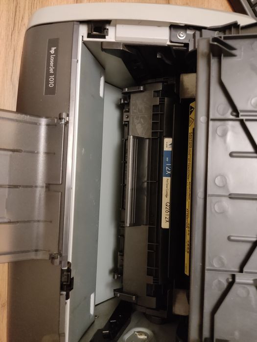 Принтер HP1010  Б/У в идеальном состоянии