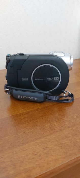 Видеокамера SONY Handycam DCR-DVD608E.