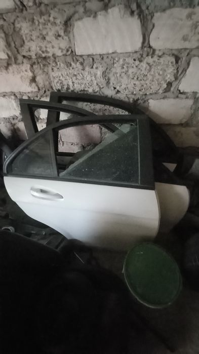 Мерс 204 есыктеры