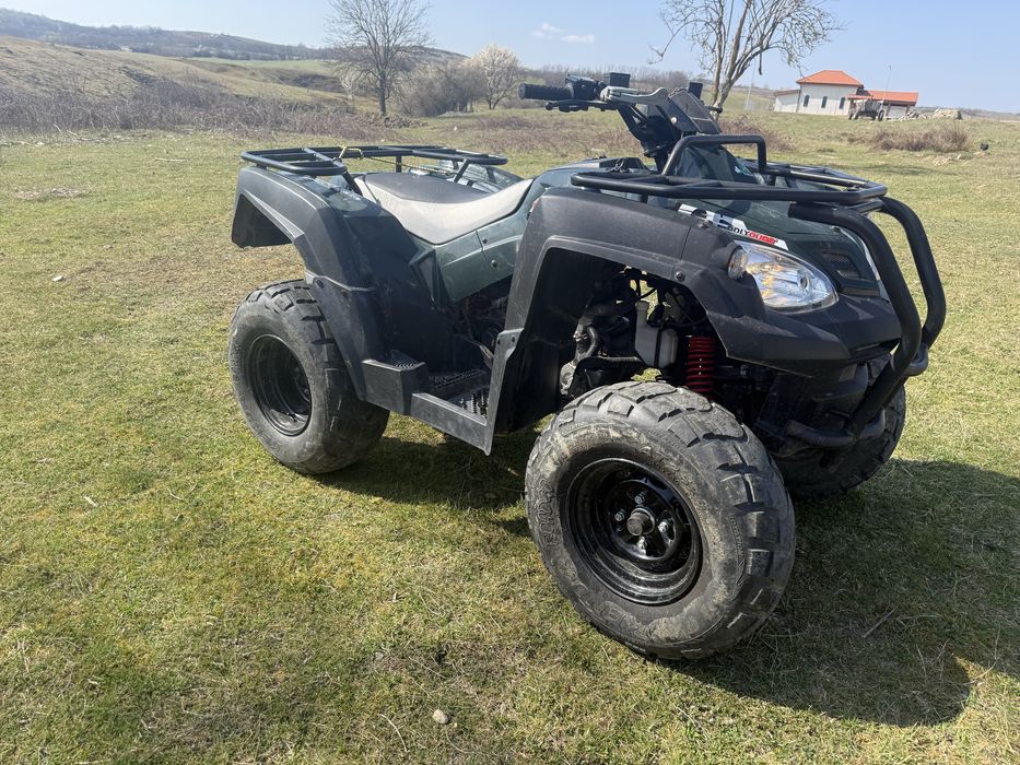 Atv 320 adly nr negre și Suzuki Vitara 1.6 i