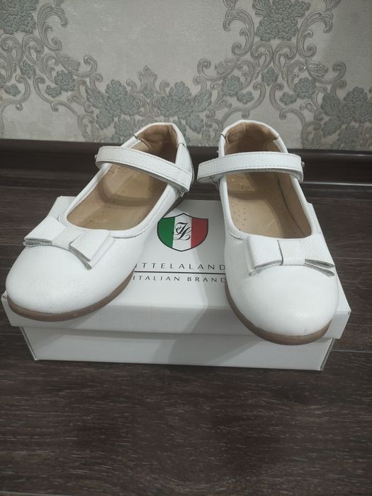 Кожаные туфли на девочку