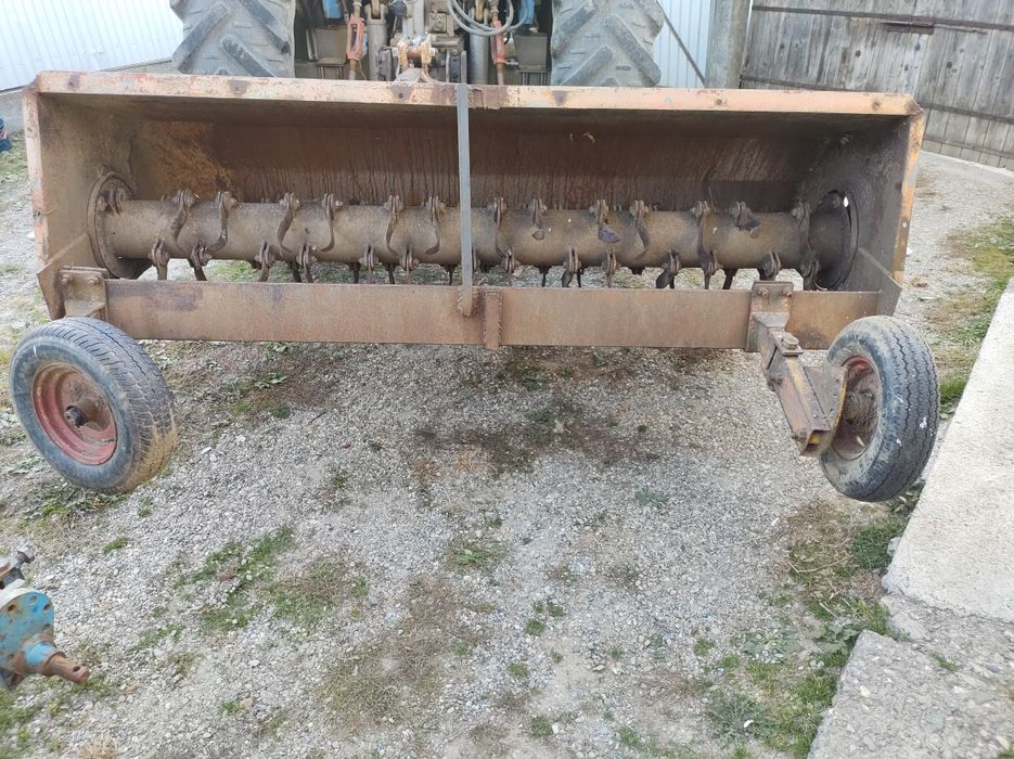 De vânzare tocătoare resturi vegetale.