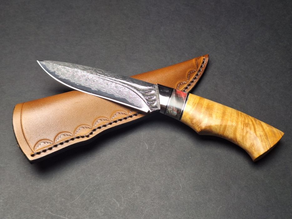 Ловен нож от дамаска стомана VG10 с кожена кания