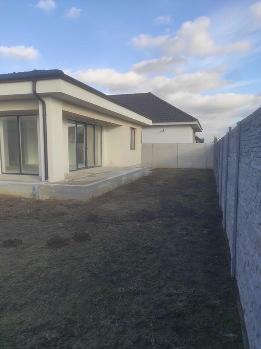 Casa pe parter de vanzare