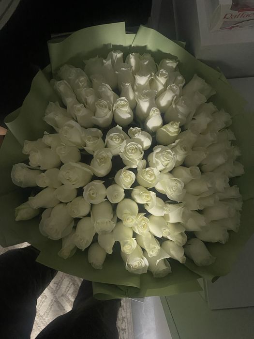 Продам цветый розы белые