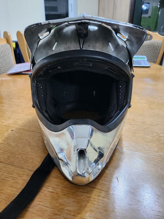 Vând cască de motocicleta,atv