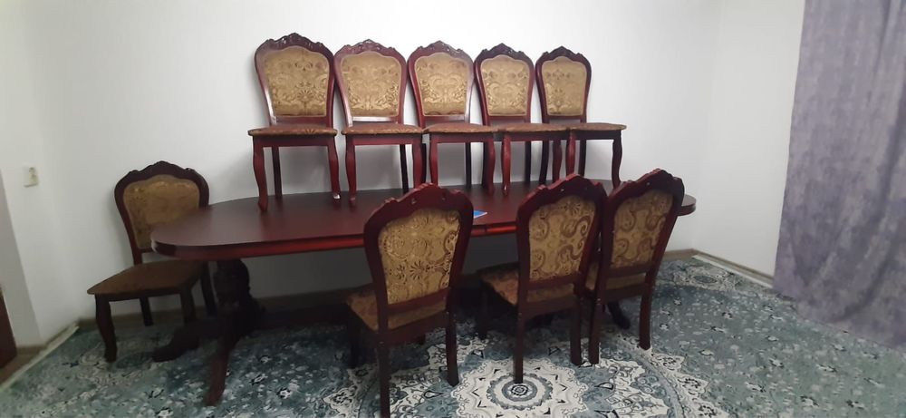 Гостевой стол деревянный