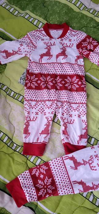 Еднакви коледни детски пижами