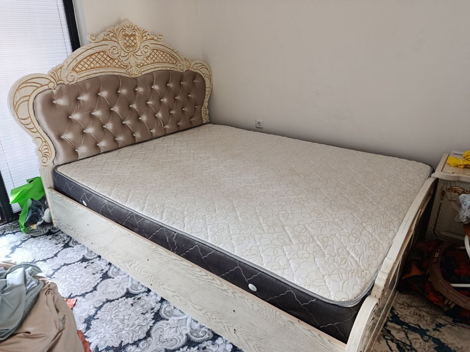 Диван для спальни. Состояние — как новый, использовался всего 1 месяц.